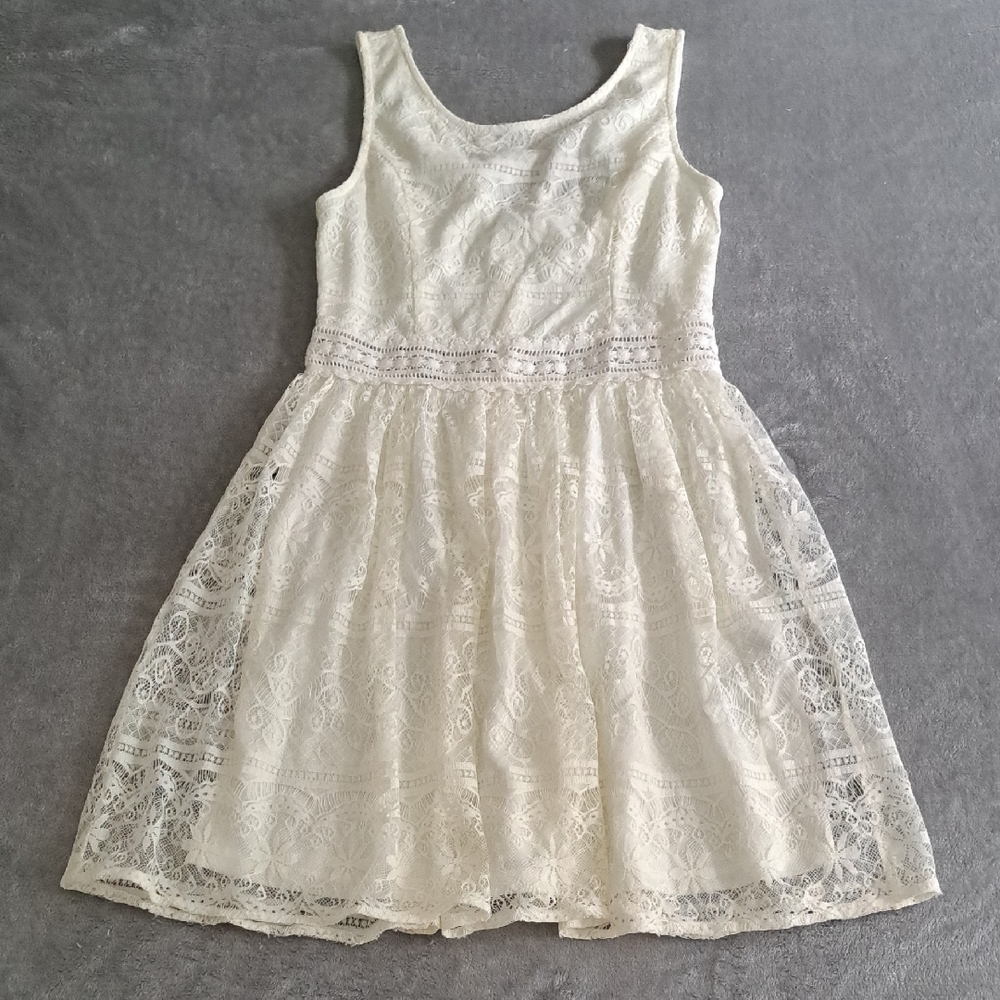 Forever 21 Lace Dress in Cream Size S Petite